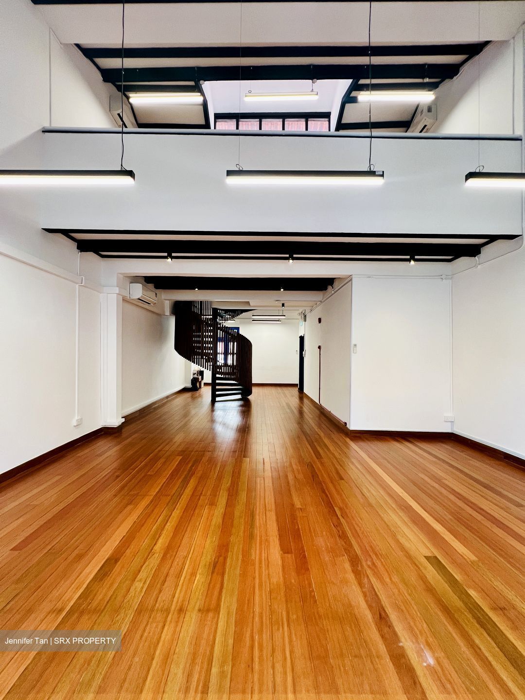 Club Street (D1), Office #613063271